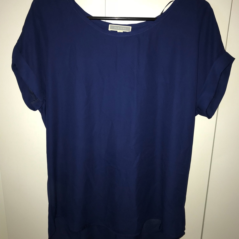 3 for $10 NWOT Navy high-low shirt. Size S